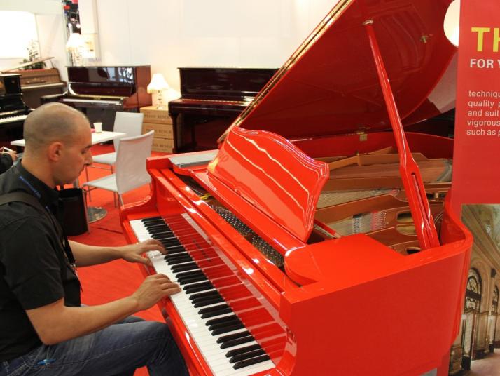 Piano Colin Rojo o Azul, Marca Propia 160cm.