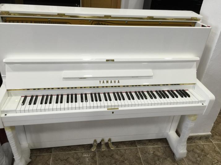 Yamaha U2 Blanco. 126cm. Nº serie superior 500.00.