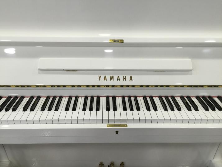 Yamaha U2 Blanco. 126cm. Nº serie entre 700.000-1.000.000.