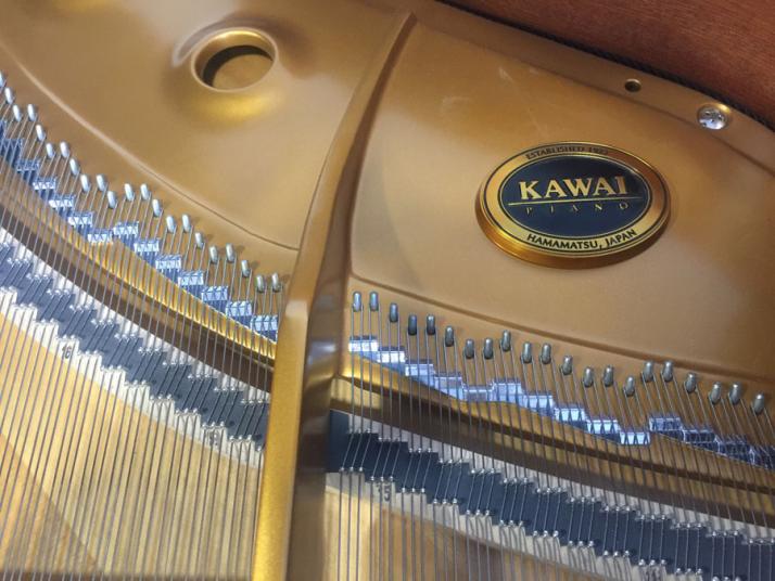 Piano cola Kawai GX3 como nuevo. Sin uso.